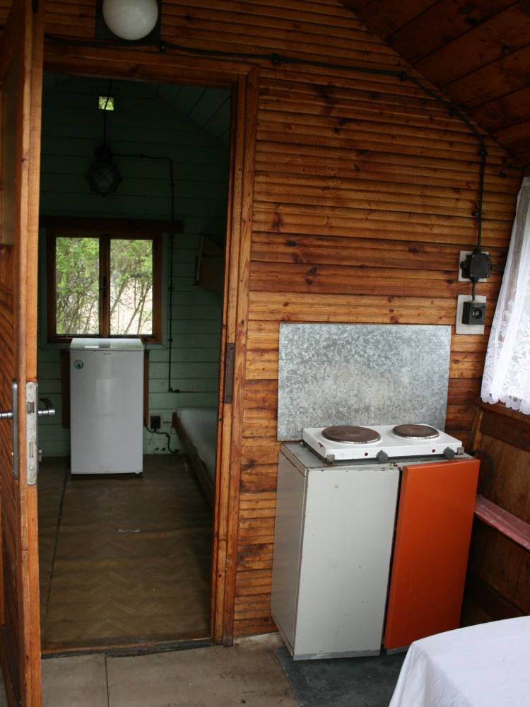 vnitřek chatky - předsíň