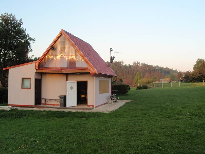 pohled na klubovnu od obran